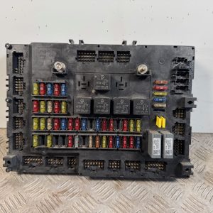 PLATINE A FUSIBLE MERCEDES ACTROS MP4  A 0014466158
