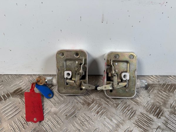SERRURES DE PORTE DROITE ET GAUCHE AVEC CLE       RENAULT   S-M-G     GAUCHE:5516004965         DROITE:5516004964