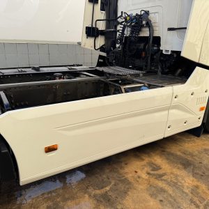 KIT COMPLET CARENAGE RENAULT T         REF: COTE DROIT 7482524476         REF: COTE GAUCHE 7482381804